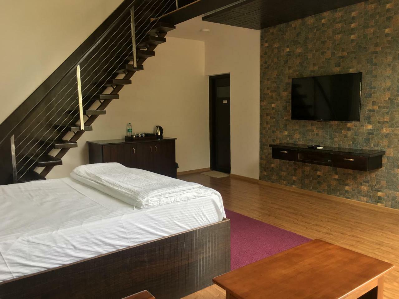 Silvertip Cafe & Homestay Kotagiri Exterior foto